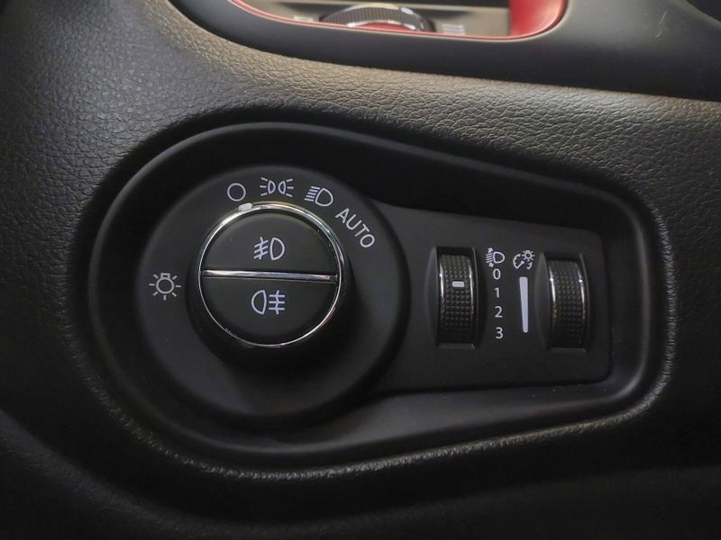 JEEP RENEGADE 2.0 16V TURBO DIESEL TRAILHAWK 4P 4X4 AUTOMÁTICO 2021/2021 BETIOLO NOVOS E SEMINOVOS LAJEADO / Carros no Vale JEEP RENEGADE 2.0 16V TURBO DIESEL TRAILHAWK 4P 4X4 AUTOMÁTICO 2021/2021 BETIOLO NOVOS E SEMINOVOS LAJEADO / Carros no Vale