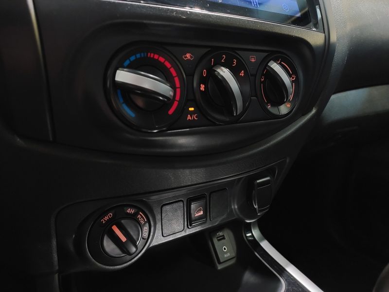 Nissan FRONTIER 2.3 16V TURBO DIESEL SE CD 4X4 AUTOMÁTICO 2022/2023 BETIOLO NOVOS E SEMINOVOS LAJEADO / Carros no Vale Nissan FRONTIER 2.3 16V TURBO DIESEL SE CD 4X4 AUTOMÁTICO 2022/2023 BETIOLO NOVOS E SEMINOVOS LAJEADO / Carros no Vale