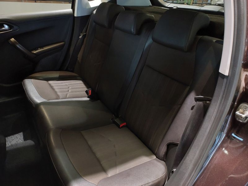 Peugeot 2008 1.6 16V FLEX GRIFFE 4P AUTOMÁTICO 2016/2017 BETIOLO NOVOS E SEMINOVOS LAJEADO / Carros no Vale Peugeot 2008 1.6 16V FLEX GRIFFE 4P AUTOMÁTICO 2016/2017 BETIOLO NOVOS E SEMINOVOS LAJEADO / Carros no Vale