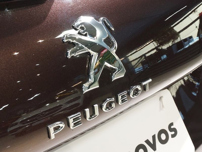 Peugeot 2008 1.6 16V FLEX GRIFFE 4P AUTOMÁTICO 2016/2017 BETIOLO NOVOS E SEMINOVOS LAJEADO / Carros no Vale Peugeot 2008 1.6 16V FLEX GRIFFE 4P AUTOMÁTICO 2016/2017 BETIOLO NOVOS E SEMINOVOS LAJEADO / Carros no Vale