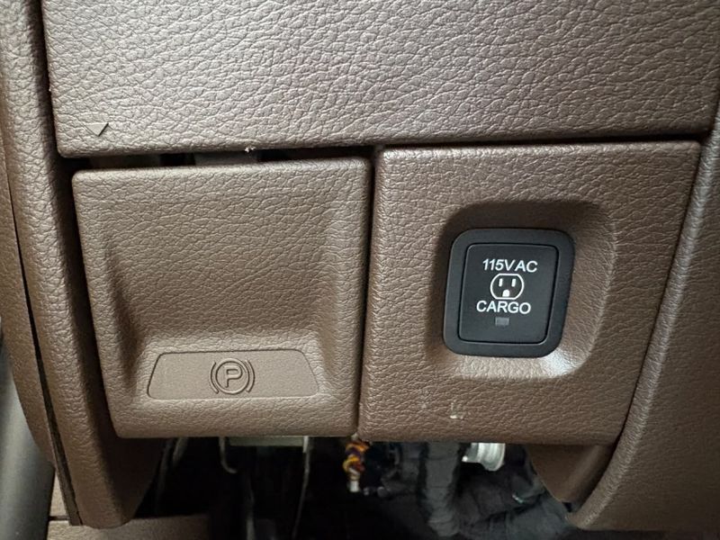 Ram 3500 6.7 I6 TURBO DIESEL LIMITED LONGHORN CD 4X4 AUTOMÁTICO 2026/2026 BETIOLO NOVOS E SEMINOVOS LAJEADO / Carros no Vale Ram 3500 6.7 I6 TURBO DIESEL LIMITED LONGHORN CD 4X4 AUTOMÁTICO 2026/2026 BETIOLO NOVOS E SEMINOVOS LAJEADO / Carros no Vale