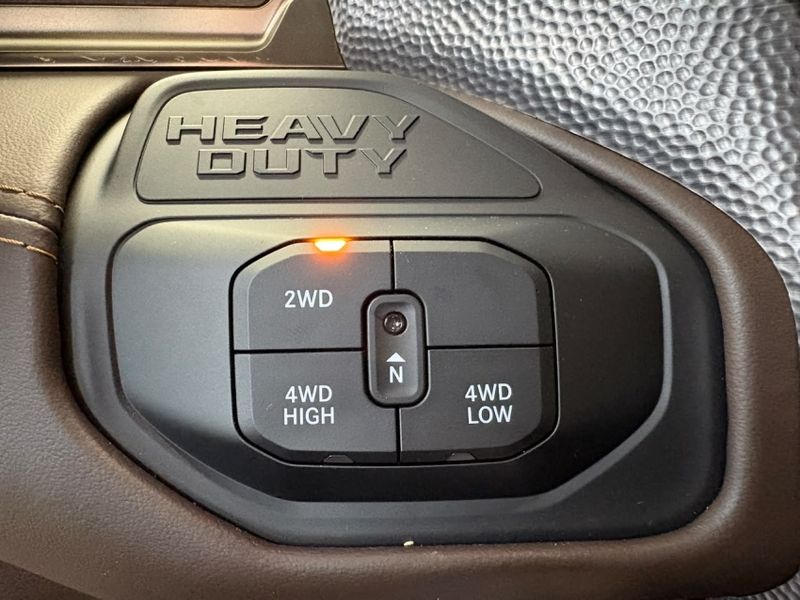 Ram 3500 6.7 I6 TURBO DIESEL LIMITED LONGHORN CD 4X4 AUTOMÁTICO 2026/2026 BETIOLO NOVOS E SEMINOVOS LAJEADO / Carros no Vale Ram 3500 6.7 I6 TURBO DIESEL LIMITED LONGHORN CD 4X4 AUTOMÁTICO 2026/2026 BETIOLO NOVOS E SEMINOVOS LAJEADO / Carros no Vale