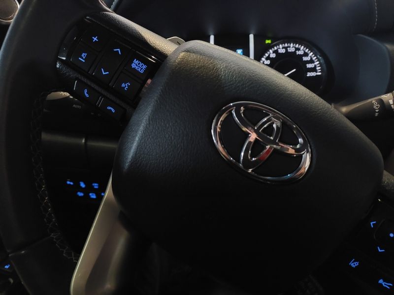 Toyota HILUX SW4 2.8 D-4D TURBO DIESEL DIAMOND 7L 4X4 AUTOMÁTICO 2024/2024 BETIOLO NOVOS E SEMINOVOS LAJEADO / Carros no Vale Toyota HILUX SW4 2.8 D-4D TURBO DIESEL DIAMOND 7L 4X4 AUTOMÁTICO 2024/2024 BETIOLO NOVOS E SEMINOVOS LAJEADO / Carros no Vale