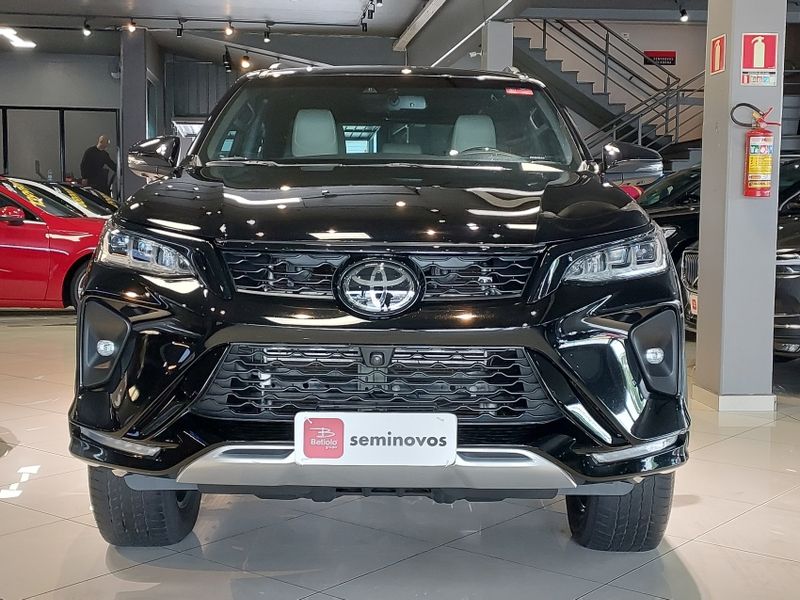 Toyota HILUX SW4 2.8 D-4D TURBO DIESEL DIAMOND 7L 4X4 AUTOMÁTICO 2024/2024 BETIOLO NOVOS E SEMINOVOS LAJEADO / Carros no Vale Toyota HILUX SW4 2.8 D-4D TURBO DIESEL DIAMOND 7L 4X4 AUTOMÁTICO 2024/2024 BETIOLO NOVOS E SEMINOVOS LAJEADO / Carros no Vale