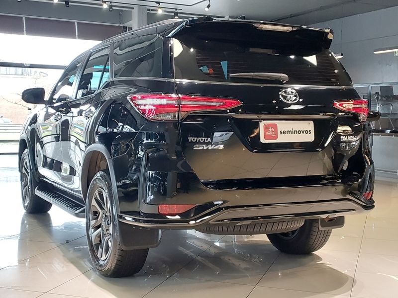 Toyota HILUX SW4 2.8 D-4D TURBO DIESEL DIAMOND 7L 4X4 AUTOMÁTICO 2024/2024 BETIOLO NOVOS E SEMINOVOS LAJEADO / Carros no Vale Toyota HILUX SW4 2.8 D-4D TURBO DIESEL DIAMOND 7L 4X4 AUTOMÁTICO 2024/2024 BETIOLO NOVOS E SEMINOVOS LAJEADO / Carros no Vale