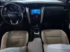 Toyota HILUX SW4 2.8 D-4D TURBO DIESEL DIAMOND 7L 4X4 AUTOMÁTICO 2024/2024 BETIOLO NOVOS E SEMINOVOS LAJEADO / Carros no Vale