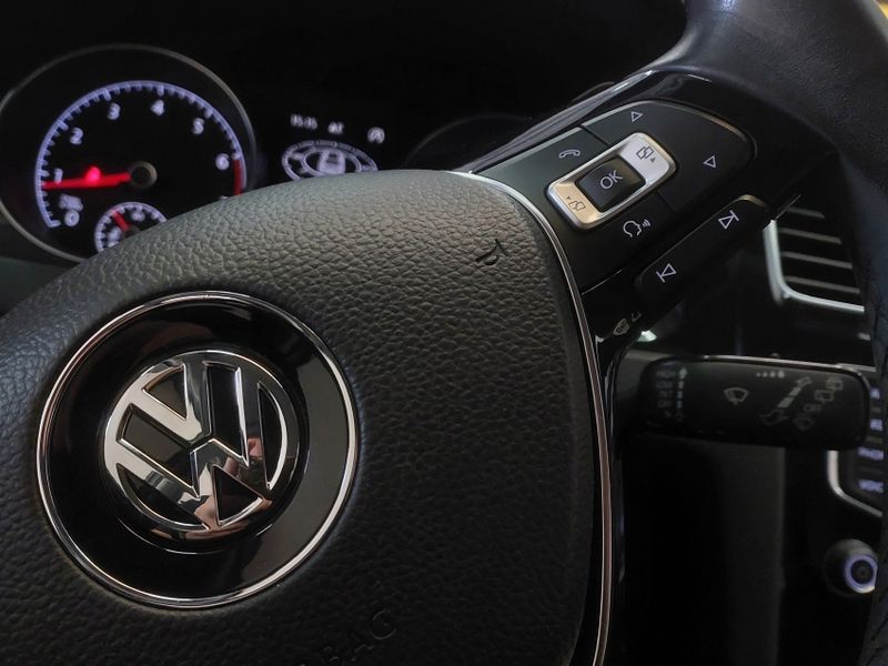 Volkswagen GOLF 1.4 TSI HIGHLINE 16V GASOLINA 4P AUTOMÁTICO 2013/2014 BETIOLO NOVOS E SEMINOVOS LAJEADO / Carros no Vale