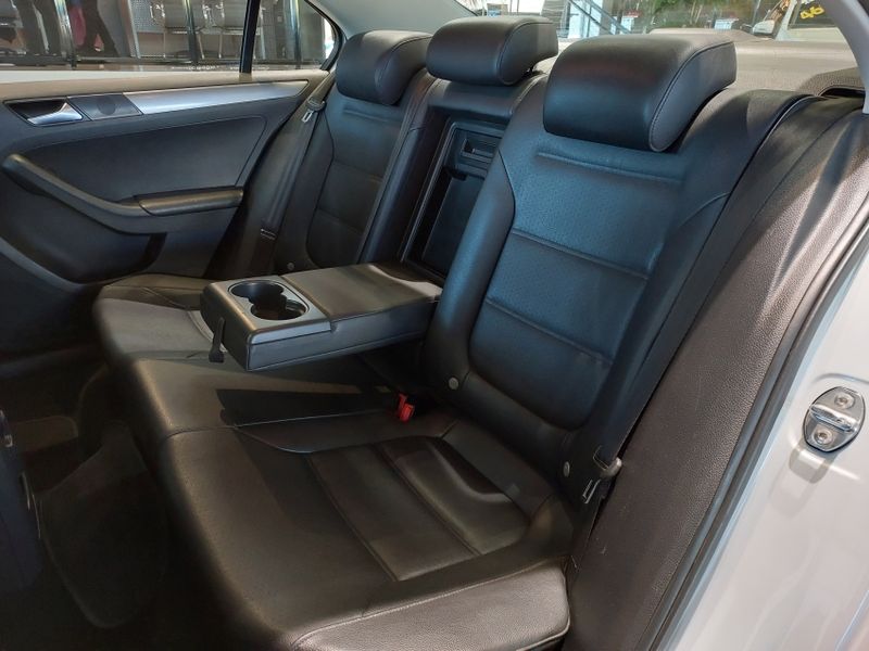 Volkswagen JETTA 1.4 250 TSI TOTAL FLEX COMFORTLINE TIPTRONIC 2017/2018 BETIOLO NOVOS E SEMINOVOS LAJEADO / Carros no Vale Volkswagen JETTA 1.4 250 TSI TOTAL FLEX COMFORTLINE TIPTRONIC 2017/2018 BETIOLO NOVOS E SEMINOVOS LAJEADO / Carros no Vale