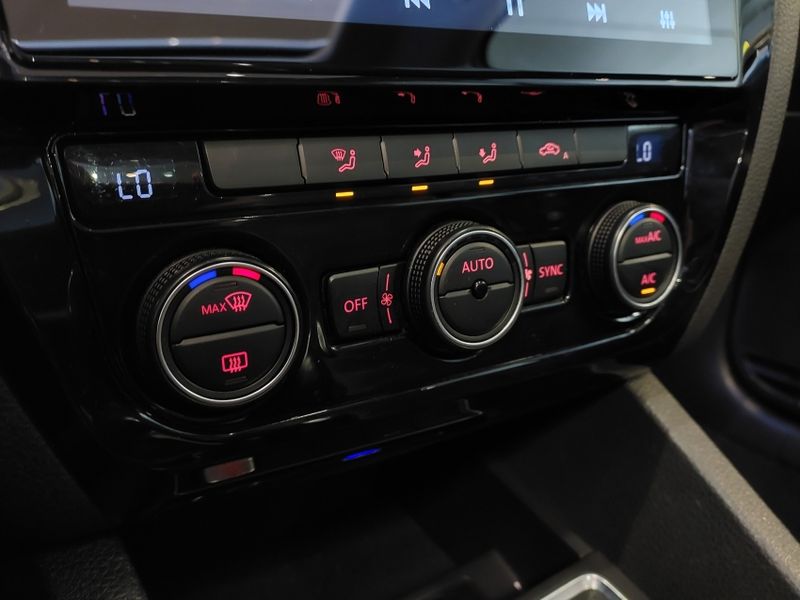 Volkswagen JETTA 1.4 250 TSI TOTAL FLEX COMFORTLINE TIPTRONIC 2017/2018 BETIOLO NOVOS E SEMINOVOS LAJEADO / Carros no Vale Volkswagen JETTA 1.4 250 TSI TOTAL FLEX COMFORTLINE TIPTRONIC 2017/2018 BETIOLO NOVOS E SEMINOVOS LAJEADO / Carros no Vale