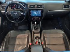 Volkswagen JETTA 1.4 250 TSI TOTAL FLEX COMFORTLINE TIPTRONIC 2017/2018 BETIOLO NOVOS E SEMINOVOS LAJEADO / Carros no Vale