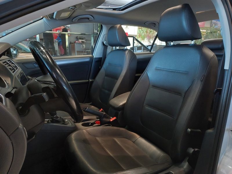 Volkswagen JETTA 1.4 250 TSI TOTAL FLEX COMFORTLINE TIPTRONIC 2017/2018 BETIOLO NOVOS E SEMINOVOS LAJEADO / Carros no Vale Volkswagen JETTA 1.4 250 TSI TOTAL FLEX COMFORTLINE TIPTRONIC 2017/2018 BETIOLO NOVOS E SEMINOVOS LAJEADO / Carros no Vale