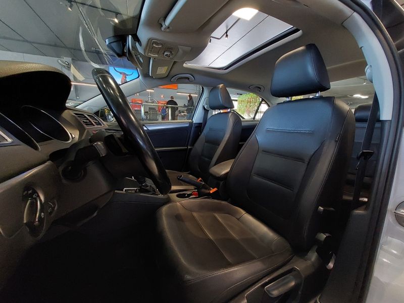 Volkswagen JETTA 1.4 250 TSI TOTAL FLEX COMFORTLINE TIPTRONIC 2017/2018 BETIOLO NOVOS E SEMINOVOS LAJEADO / Carros no Vale Volkswagen JETTA 1.4 250 TSI TOTAL FLEX COMFORTLINE TIPTRONIC 2017/2018 BETIOLO NOVOS E SEMINOVOS LAJEADO / Carros no Vale