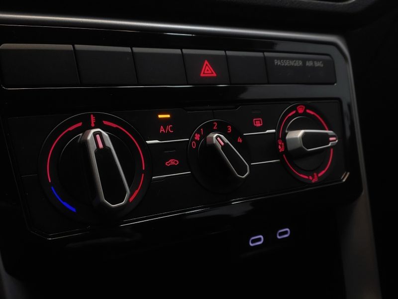 Volkswagen T-CROSS 1.0 200 TSI TOTAL FLEX AUTOMÁTICO 2024/2025 BETIOLO NOVOS E SEMINOVOS LAJEADO / Carros no Vale