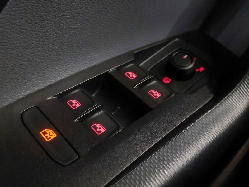 Volkswagen T-CROSS 1.0 200 TSI TOTAL FLEX AUTOMÁTICO 2024/2025 BETIOLO NOVOS E SEMINOVOS LAJEADO / Carros no Vale