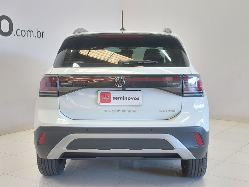 Volkswagen T-CROSS 1.0 200 TSI TOTAL FLEX AUTOMÁTICO 2024/2025 BETIOLO NOVOS E SEMINOVOS LAJEADO / Carros no Vale