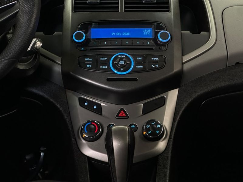 Chevrolet SONIC 1.6 LT 16V FLEX 4P AUTOMÁTICO 2012/2013 CASTELLAN E TOMAZONI MOTORS CAXIAS DO SUL / Carros no Vale Chevrolet SONIC 1.6 LT 16V FLEX 4P AUTOMÁTICO 2012/2013 CASTELLAN E TOMAZONI MOTORS CAXIAS DO SUL / Carros no Vale