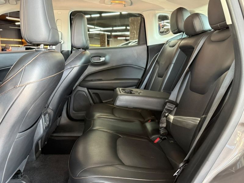 JEEP COMPASS 2.0 16V FLEX LONGITUDE AUTOMÁTICO 2017/2018 CASTELLAN E TOMAZONI MOTORS CAXIAS DO SUL / Carros no Vale JEEP COMPASS 2.0 16V FLEX LONGITUDE AUTOMÁTICO 2017/2018 CASTELLAN E TOMAZONI MOTORS CAXIAS DO SUL / Carros no Vale