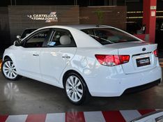 KIA CERATO 1.6 SX3 16V GASOLINA 4P AUTOMÁTICO 2012/2013 CASTELLAN E TOMAZONI MOTORS CAXIAS DO SUL / Carros no Vale