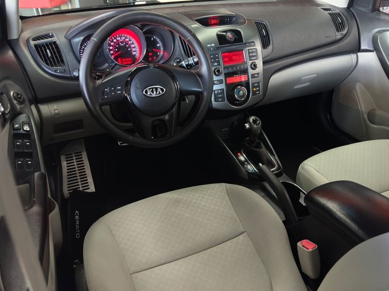 KIA CERATO 1.6 SX3 16V GASOLINA 4P AUTOMÁTICO 2012/2013 CASTELLAN E TOMAZONI MOTORS CAXIAS DO SUL / Carros no Vale KIA CERATO 1.6 SX3 16V GASOLINA 4P AUTOMÁTICO 2012/2013 CASTELLAN E TOMAZONI MOTORS CAXIAS DO SUL / Carros no Vale