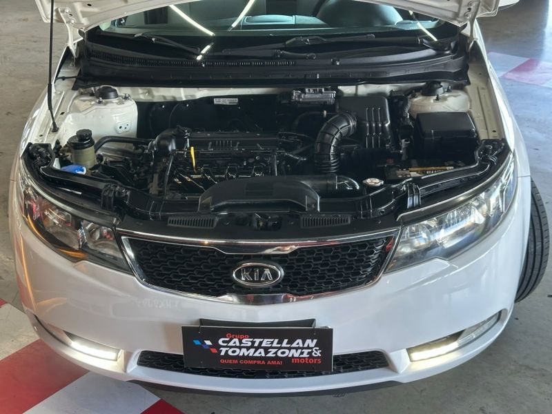 KIA CERATO 1.6 SX3 16V GASOLINA 4P AUTOMÁTICO 2012/2013 CASTELLAN E TOMAZONI MOTORS CAXIAS DO SUL / Carros no Vale KIA CERATO 1.6 SX3 16V GASOLINA 4P AUTOMÁTICO 2012/2013 CASTELLAN E TOMAZONI MOTORS CAXIAS DO SUL / Carros no Vale