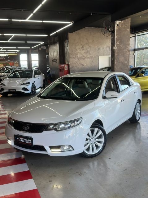 KIA CERATO 1.6 SX3 16V GASOLINA 4P AUTOMÁTICO 2012/2013 CASTELLAN E TOMAZONI MOTORS CAXIAS DO SUL / Carros no Vale KIA CERATO 1.6 SX3 16V GASOLINA 4P AUTOMÁTICO 2012/2013 CASTELLAN E TOMAZONI MOTORS CAXIAS DO SUL / Carros no Vale