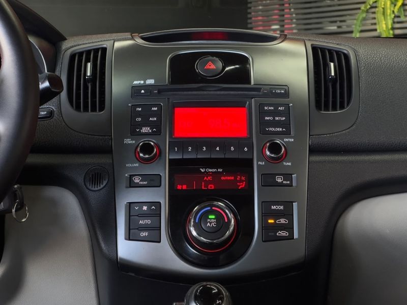 KIA CERATO 1.6 SX3 16V GASOLINA 4P AUTOMÁTICO 2012/2013 CASTELLAN E TOMAZONI MOTORS CAXIAS DO SUL / Carros no Vale KIA CERATO 1.6 SX3 16V GASOLINA 4P AUTOMÁTICO 2012/2013 CASTELLAN E TOMAZONI MOTORS CAXIAS DO SUL / Carros no Vale