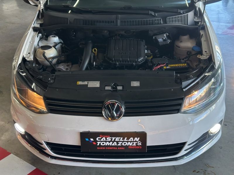 Volkswagen FOX 1.0 MPI TRENDLINE 12V FLEX 4P MANUAL 2016/2016 CASTELLAN E TOMAZONI MOTORS CAXIAS DO SUL / Carros no Vale Volkswagen FOX 1.0 MPI TRENDLINE 12V FLEX 4P MANUAL 2016/2016 CASTELLAN E TOMAZONI MOTORS CAXIAS DO SUL / Carros no Vale
