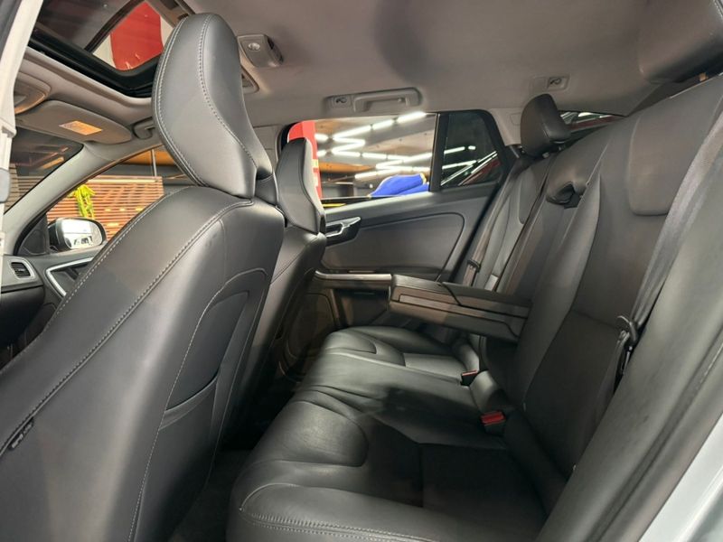 Volvo V60 2.0 T5 MOMENTUM TURBO GASOLINA 4P AUTOMÁTICO 2016/2016 CASTELLAN E TOMAZONI MOTORS CAXIAS DO SUL / Carros no Vale