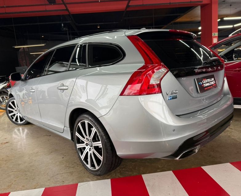 Volvo V60 2.0 T5 MOMENTUM TURBO GASOLINA 4P AUTOMÁTICO 2016/2016 CASTELLAN E TOMAZONI MOTORS CAXIAS DO SUL / Carros no Vale