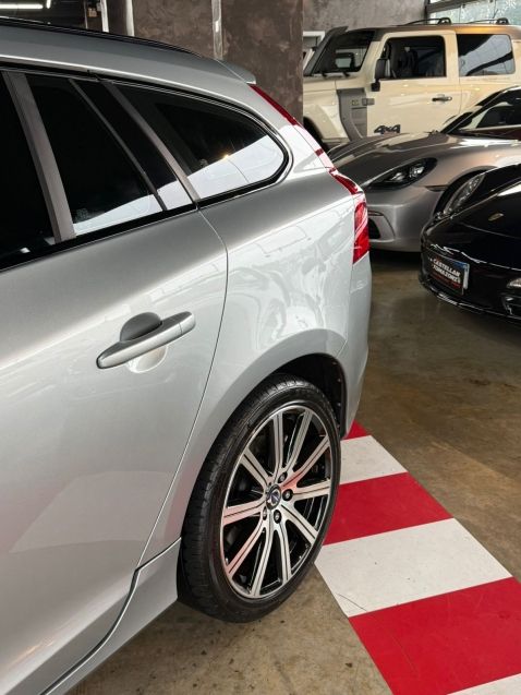 Volvo V60 2.0 T5 MOMENTUM TURBO GASOLINA 4P AUTOMÁTICO 2016/2016 CASTELLAN E TOMAZONI MOTORS CAXIAS DO SUL / Carros no Vale