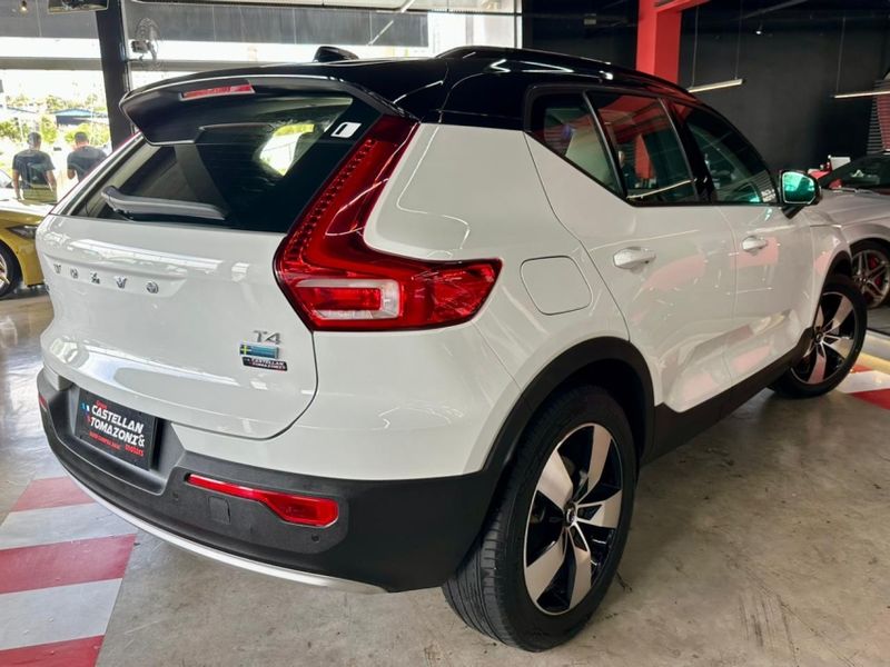 Volvo XC40 2.0 T4 GASOLINA MOMENTUM GEARTRONIC 2020/2020 CASTELLAN E TOMAZONI MOTORS CAXIAS DO SUL / Carros no Vale