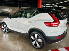 Volvo XC40 2.0 T4 GASOLINA MOMENTUM GEARTRONIC 2020/2020 CASTELLAN E TOMAZONI MOTORS CAXIAS DO SUL / Carros no Vale