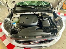 Volvo XC40 2.0 T4 GASOLINA MOMENTUM GEARTRONIC 2020/2020 CASTELLAN E TOMAZONI MOTORS CAXIAS DO SUL / Carros no Vale