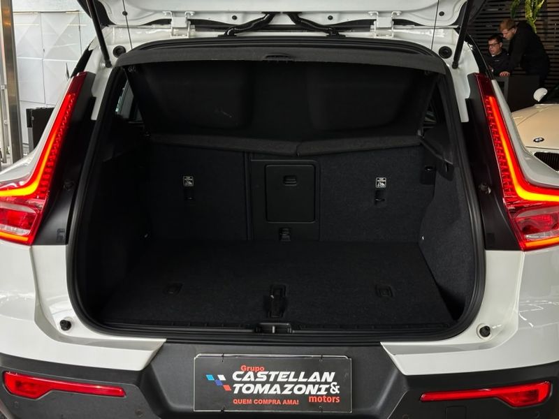 Volvo XC40 2.0 T5 GASOLINA MOMENTUM AWD GEARTRONIC 2020/2020 CASTELLAN E TOMAZONI MOTORS CAXIAS DO SUL / Carros no Vale Volvo XC40 2.0 T5 GASOLINA MOMENTUM AWD GEARTRONIC 2020/2020 CASTELLAN E TOMAZONI MOTORS CAXIAS DO SUL / Carros no Vale