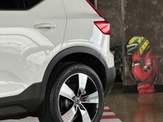 Volvo XC40 2.0 T5 GASOLINA MOMENTUM AWD GEARTRONIC 2020/2020 CASTELLAN E TOMAZONI MOTORS CAXIAS DO SUL / Carros no Vale