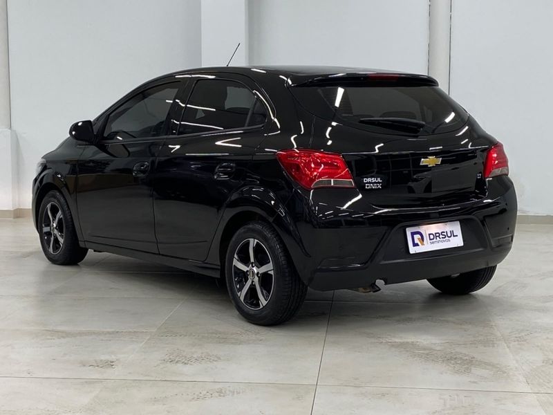 Chevrolet ONIX 1.0 MPFI LT 8V FLEX 4P MANUAL 2019/2019 DRSUL SEMINOVOS CAXIAS DO SUL – LAJEADO – SANTA CRUZ DO SUL / Carros no Vale