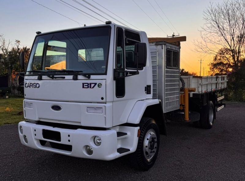 Ford Cargo 1517 Turbo Munck 2005/2005 CAMINHÕES & CAMIONETAS PASSO FUNDO / Carros no Vale