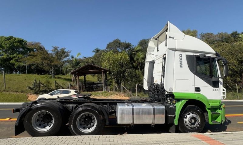 Iveco Stralis 530-S36T TB 6×2 2p 2012/2013 CAMINHÕES & CAMIONETAS PASSO FUNDO / Carros no Vale Iveco Stralis 530-S36T TB 6×2 2p 2012/2013 CAMINHÕES & CAMIONETAS PASSO FUNDO / Carros no Vale