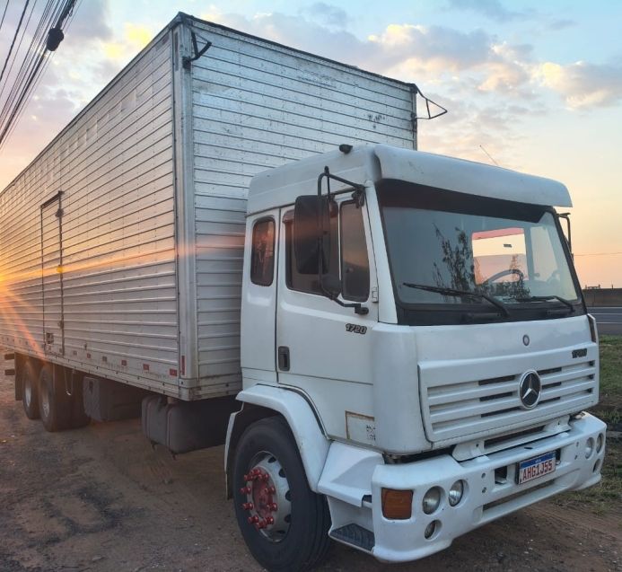 Mercedes-Benz 1720 MB 1720 3-Eixos Baú 2003/2003 CAMINHÕES & CAMIONETAS PASSO FUNDO / Carros no Vale