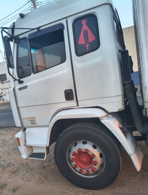Mercedes-Benz 1720 MB 1720 3-Eixos Baú 2003/2003 CAMINHÕES & CAMIONETAS PASSO FUNDO / Carros no Vale
