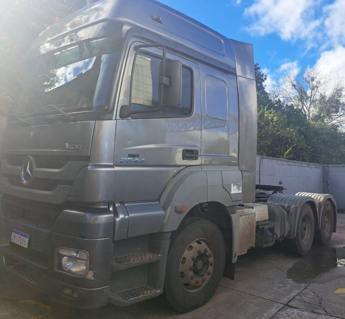 Mercedes-Benz Axor 2644 S/LS 6×4 2013/2013 CAMINHÕES & CAMIONETAS PASSO FUNDO / Carros no Vale Mercedes-Benz Axor 2644 S/LS 6×4 2013/2013 CAMINHÕES & CAMIONETAS PASSO FUNDO / Carros no Vale