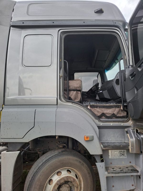 Mercedes-Benz Axor 2644 S/LS 6×4 2013/2013 CAMINHÕES & CAMIONETAS PASSO FUNDO / Carros no Vale Mercedes-Benz Axor 2644 S/LS 6×4 2013/2013 CAMINHÕES & CAMIONETAS PASSO FUNDO / Carros no Vale