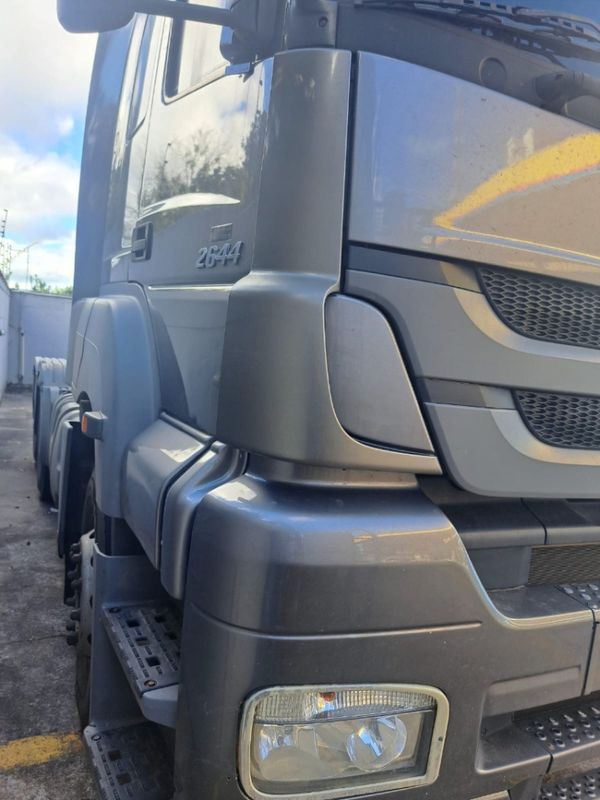 Mercedes-Benz Axor 2644 S/LS 6×4 2013/2013 CAMINHÕES & CAMIONETAS PASSO FUNDO / Carros no Vale Mercedes-Benz Axor 2644 S/LS 6×4 2013/2013 CAMINHÕES & CAMIONETAS PASSO FUNDO / Carros no Vale