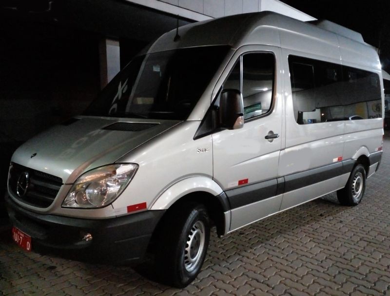 Mercedes-Benz SPRINTER 2.2 415 CDI VAN 16 LUGARES TETO ALTO 16V BI-TURBO DIESEL MANUAL 2013/2013 CAMINHÕES & CAMIONETAS PASSO FUNDO / Carros no Vale