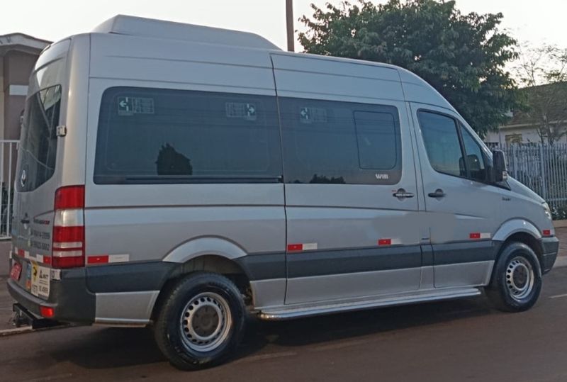 Mercedes-Benz SPRINTER 2.2 415 CDI VAN 16 LUGARES TETO ALTO 16V BI-TURBO DIESEL MANUAL 2013/2013 CAMINHÕES & CAMIONETAS PASSO FUNDO / Carros no Vale