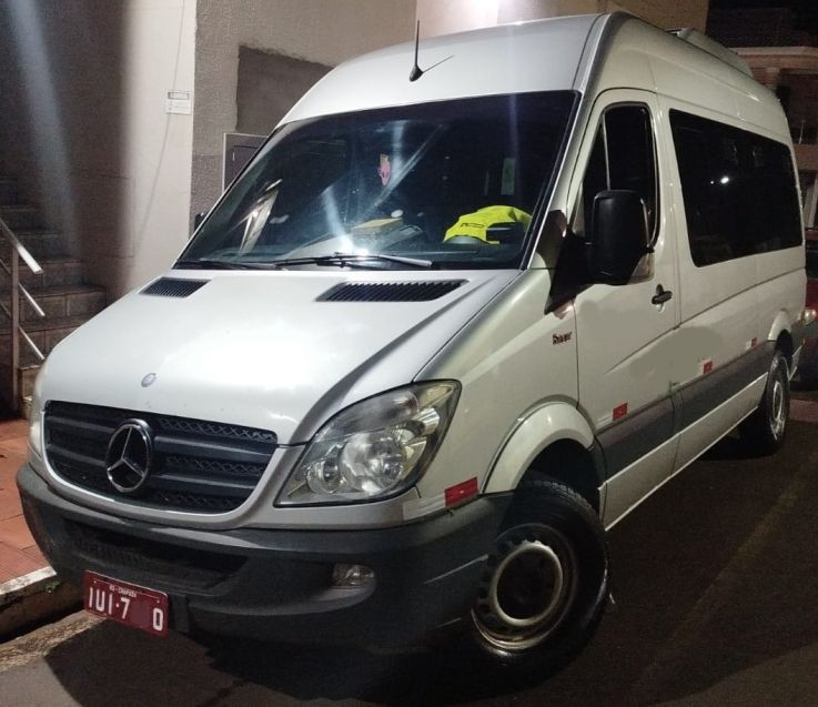 Mercedes-Benz SPRINTER 2.2 415 CDI VAN 16 LUGARES TETO ALTO 16V BI-TURBO DIESEL MANUAL 2013/2013 CAMINHÕES & CAMIONETAS PASSO FUNDO / Carros no Vale