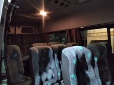 Mercedes-Benz SPRINTER 2.2 415 CDI VAN 16 LUGARES TETO ALTO 16V BI-TURBO DIESEL MANUAL 2013/2013 CAMINHÕES & CAMIONETAS PASSO FUNDO / Carros no Vale