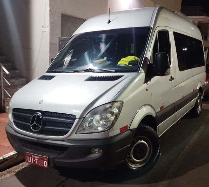 Mercedes-Benz SPRINTER 2.2 415 CDI VAN 16 LUGARES TETO ALTO 16V BI-TURBO DIESEL MANUAL 2013/2013 CAMINHÕES & CAMIONETAS PASSO FUNDO / Carros no Vale
