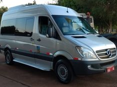Mercedes-Benz SPRINTER 2.2 415 CDI VAN 16 LUGARES TETO ALTO 16V BI-TURBO DIESEL MANUAL 2013/2013 CAMINHÕES & CAMIONETAS PASSO FUNDO / Carros no Vale