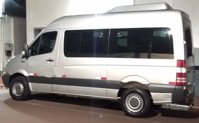 Mercedes-Benz SPRINTER 2.2 415 CDI VAN 16 LUGARES TETO ALTO 16V BI-TURBO DIESEL MANUAL 2013/2013 CAMINHÕES & CAMIONETAS PASSO FUNDO / Carros no Vale
